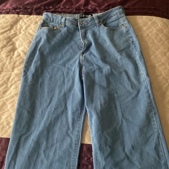NWOT wide legged jeans - Picture 2 of 2